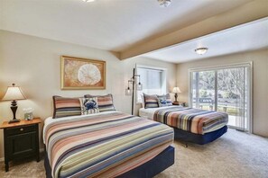 4 bedrooms, desk, iron/ironing board, free WiFi