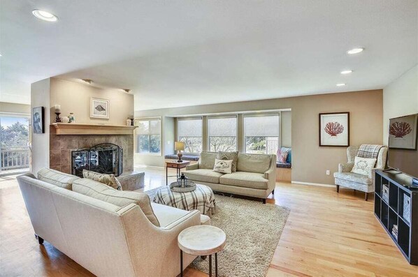 TV, fireplace, books, offices