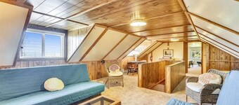 Shutterbug - 1 Block to the Beach!