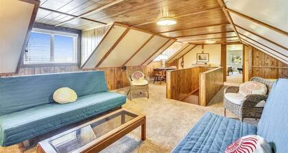 Shutterbug - 1 Block to the Beach!