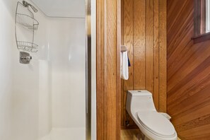 Bathtub, hair dryer, towels