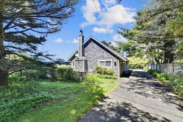 Exterior - Shutterbug - 1 Block to the Beach! (Arch Cape)