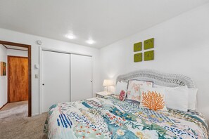 3 habitaciones, escritorio, tabla de planchar con plancha y wifi gratis 