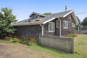 Exterior - Singing Sands - Built in 1920! (Arch Cape)