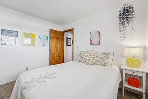 3 bedrooms, desk, iron/ironing board, free WiFi