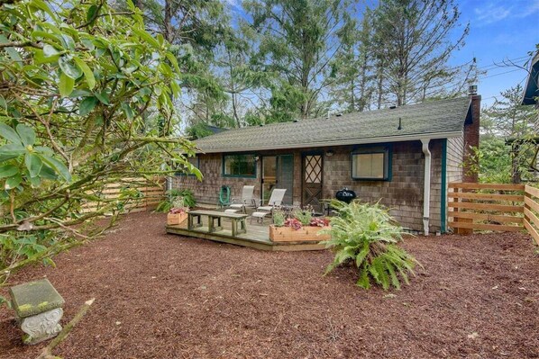 Terrace/patio - D & D Retreat - Quiet Neighborhood! (Cannon Beach)
