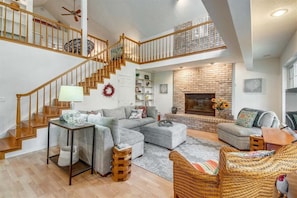 TV, fireplace, books - Beach Walk - Short walk to the Beach! (Cannon Beach)