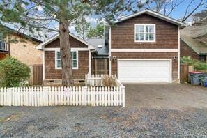 Exterior - Nantucket West - Hot Tub! (Cannon Beach)