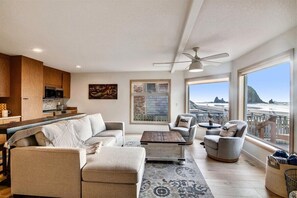 Televisión y chimenea 