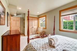 4 bedrooms, iron/ironing board, Internet, bed sheets