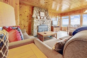 Flat-screen TV, fireplace