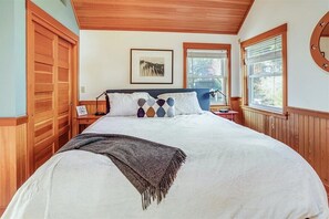3 bedrooms, desk, free WiFi, bed sheets