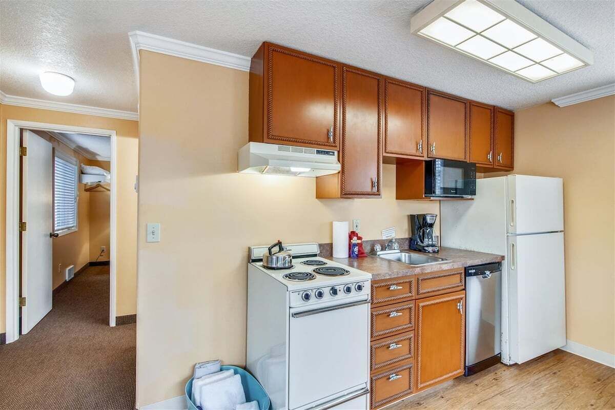 Geladeira, micro-ondas, fogão, cooktop