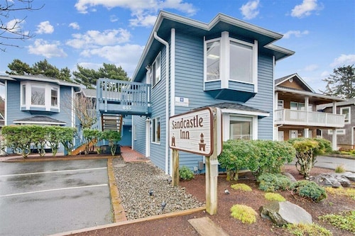 Sandcastle Inn #604 - Downtown Apartment!