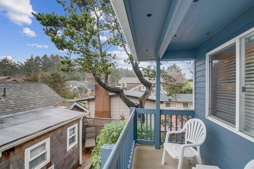 Sandcastle Inn #606 - Downtown Apartment!