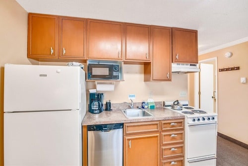 Sandcastle Inn #606 - Downtown Apartment!