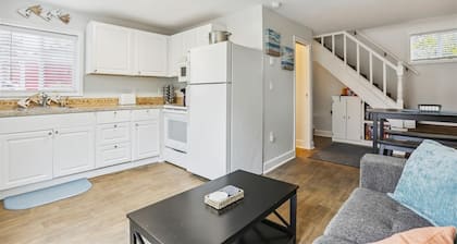 Lewis Loft - Beachcomber Vacation Homes