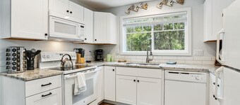 Clark Cabin  - Beachcomber Vacation Homes