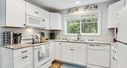 Clark Cabin - Beachcomber Vacation Homes