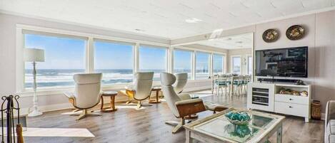 Televisión y chimenea