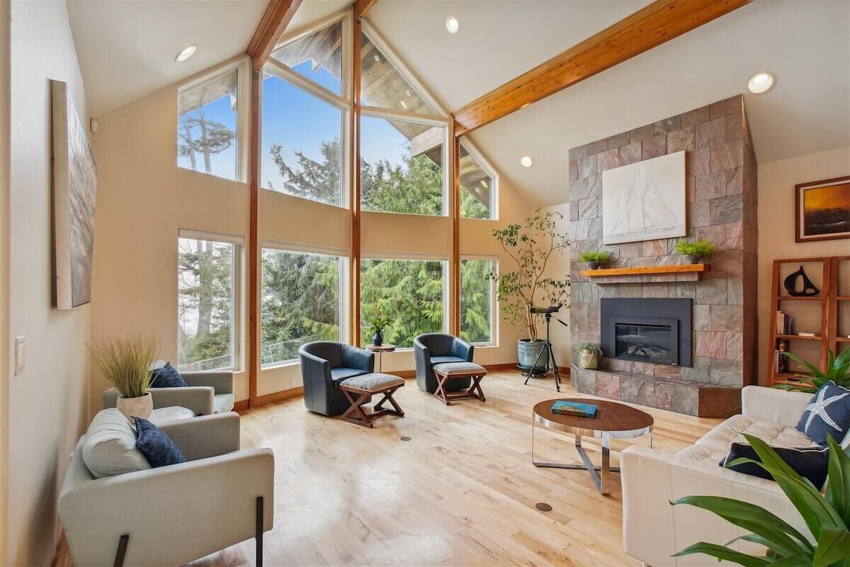 TV, fireplace, offices