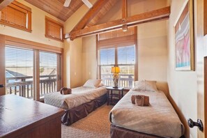 3 عدّة غرف نوم وواي فاي مجانًا وملاءات أسرّة