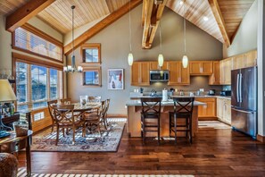 Fridge, microwave, oven, stovetop - The Lodges A-2 - 1 Block to the Beach! (Cannon Beach)