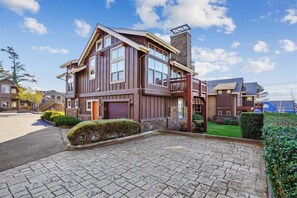 Exterior - The Lodges B-2 - 1 Block to the Beach! (Cannon Beach)