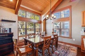 Dining - The Lodges B-2 - 1 Block to the Beach! (Cannon Beach)