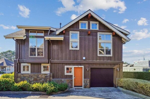 Exterior - The Lodges B-2 - 1 Block to the Beach! (Cannon Beach)