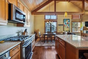 ثلاجة، ميكروويف، فرن، غسالة أطباق