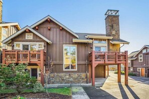 Exterior - The Lodges C-1 - 1 Block to the Beach! (Cannon Beach)