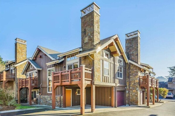 Exterior - The Lodges C-1 - 1 Block to the Beach! (Cannon Beach)