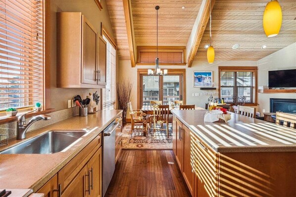 Refrigerador, microondas, horno y lavavajillas