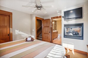 2 bedrooms, iron/ironing board, internet, bed sheets