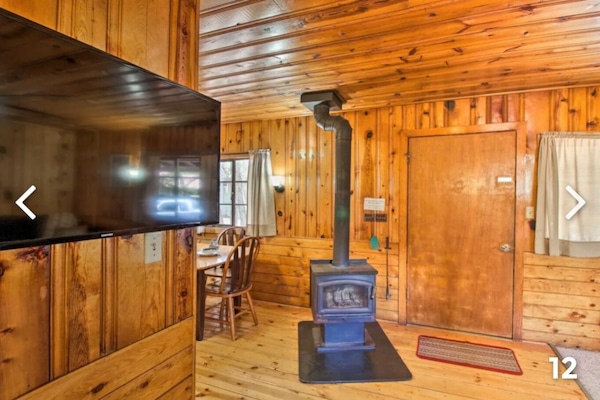 Luxury Cabin | Down comforters, memory foam beds, laptop workspace, WiFi (free)