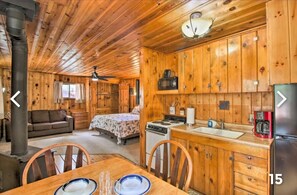 Luxury Cabin | Down comforters, memory foam beds, individually decorated - Hidden Rest Cabins & Resort (Lakeside)