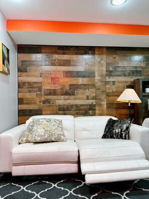 Interior - Private Spot 15 mns Newark Airport / 20mns to NY, 1bedR for two (Jersey City)