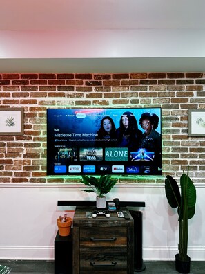 Interior - Private Spot 15 mns Newark Airport / 20mns to NY, 1bedR for two (Jersey City)