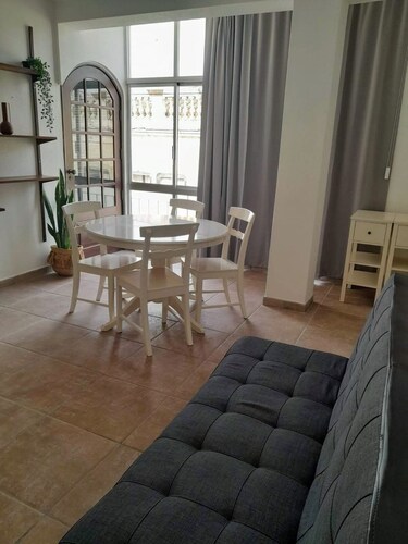 Cosy flat in historical center, super close to beach and river