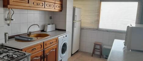 Fridge, microwave, stovetop, electric kettle