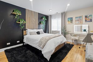 3 habitaciones, caja de seguridad en la habitación y escritorio 