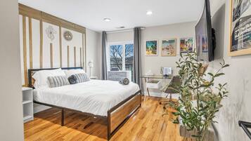 3 bedrooms, in-room safe, desk, iron/ironing board