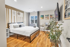 3 bedrooms, in-room safe, desk, iron/ironing board