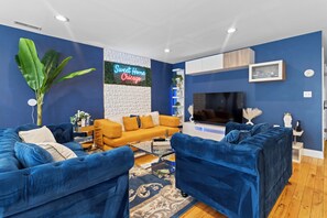 Smart TV, videojuegos, libros y videoteca 