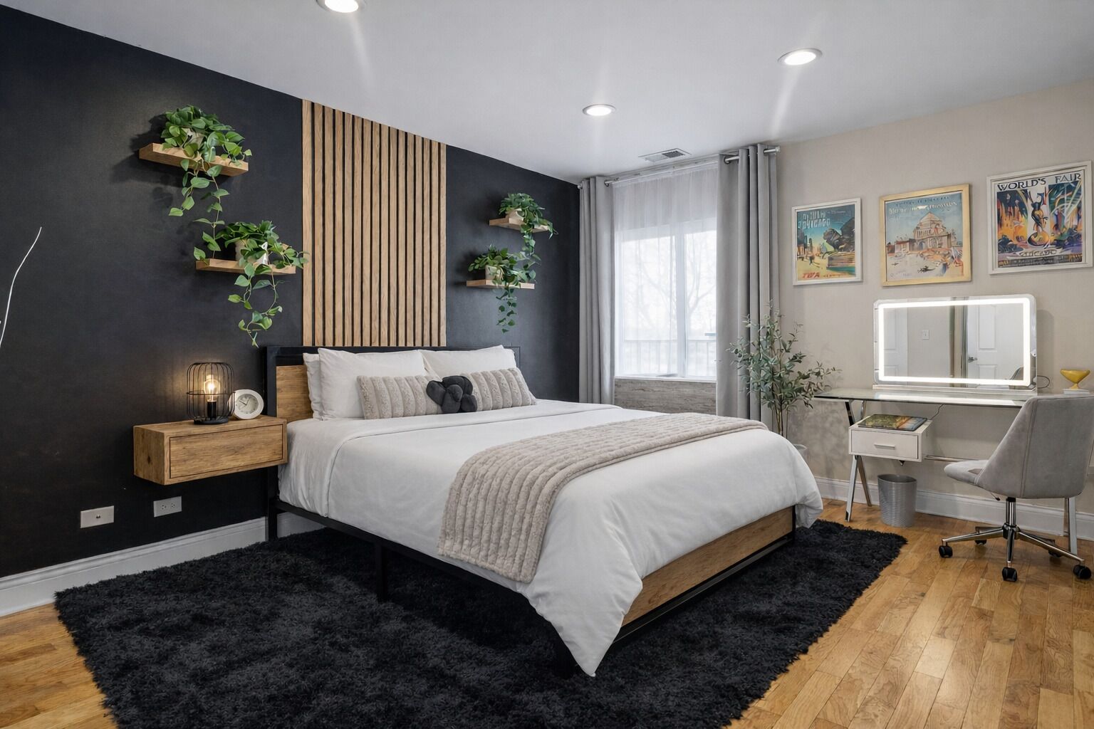 3 slaapkamers, een kluis op de kamer, een bureau