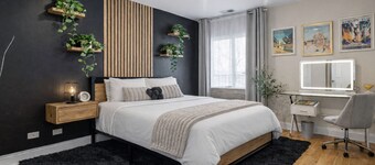 Luxe Duplex - Private Gym -Huge Backyard -Arcade- King Beds - Garage-EV Charger