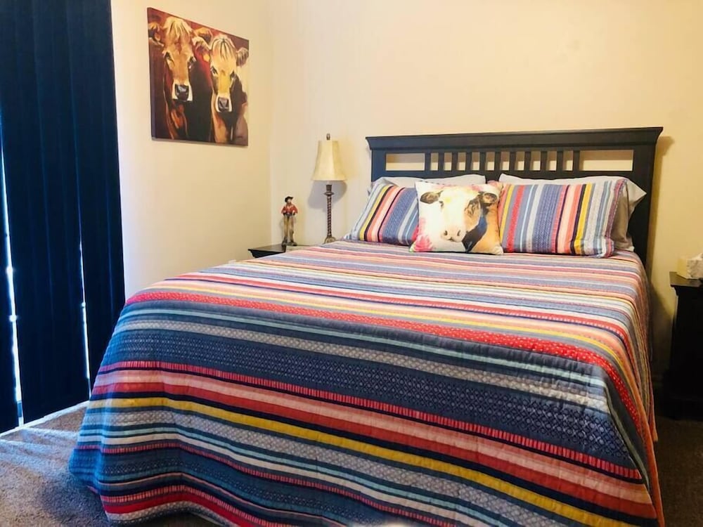 MJ’S BUNKHOUSE 42 BLKS FROM PW MERCANTILE Pawhuska Vrbo