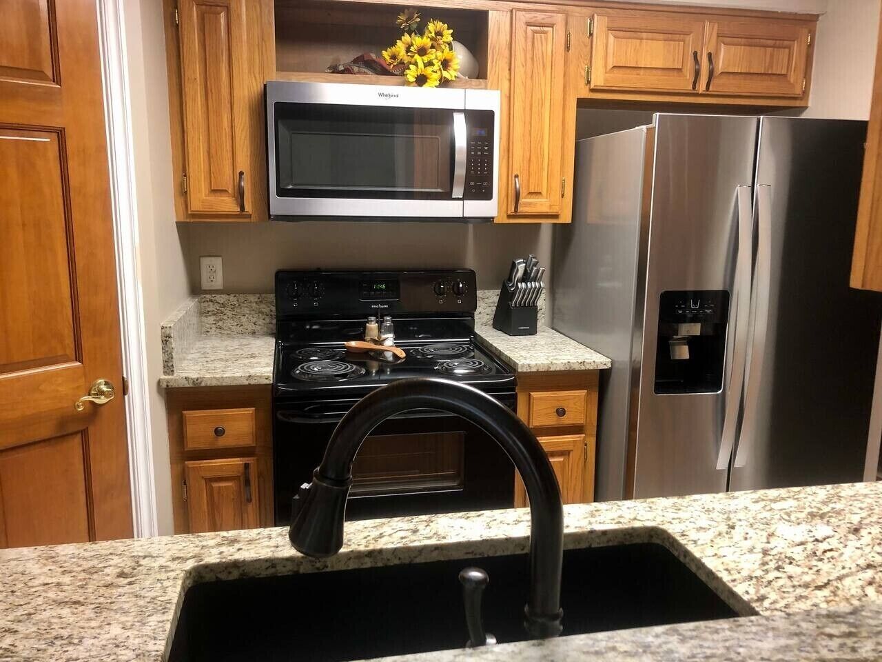 Coffee/tea maker, fridge, microwave, oven