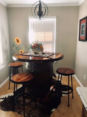 Dining - MJ'S BUNKHOUSE #1 (Pawhuska)